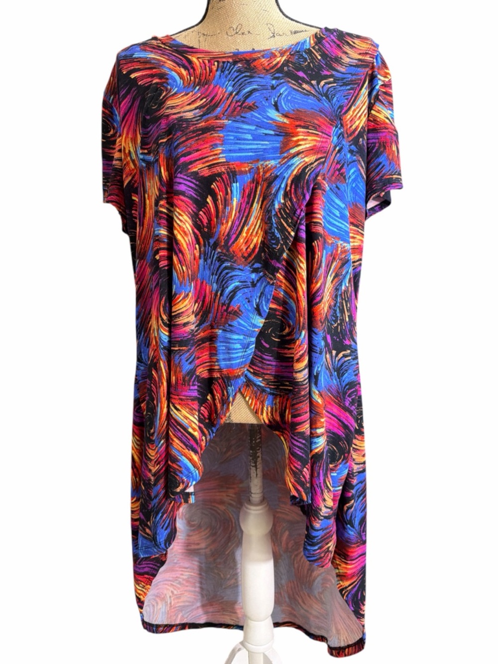 eye candy Multicolor Swirl High-Low Tunic EC. 
Size 3X